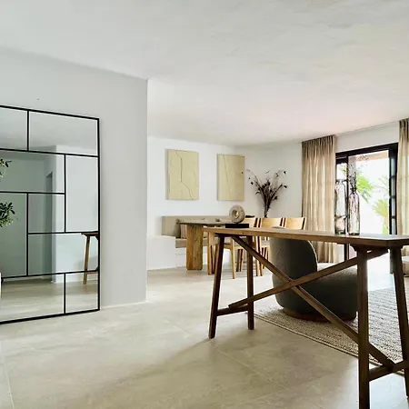 Canaryislandshost L Palmeras *