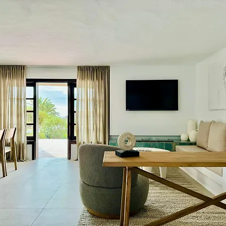 Canaryislandshost L Palmeras *