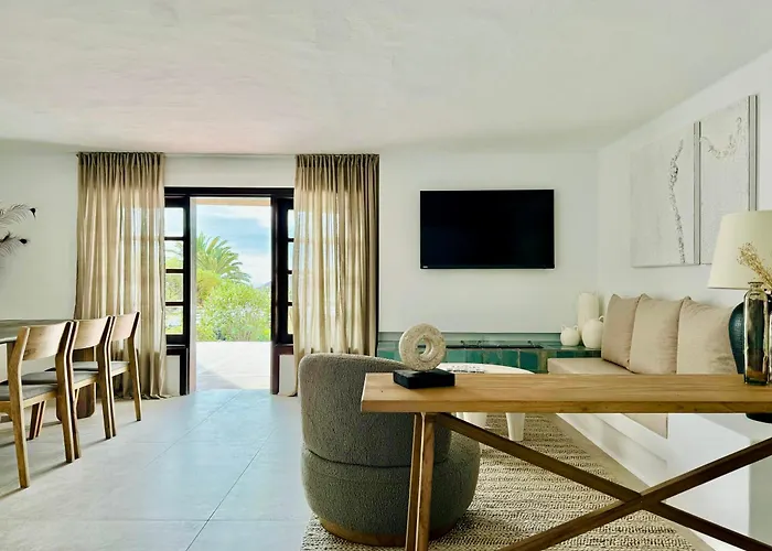 Canaryislandshost L Palmeras *